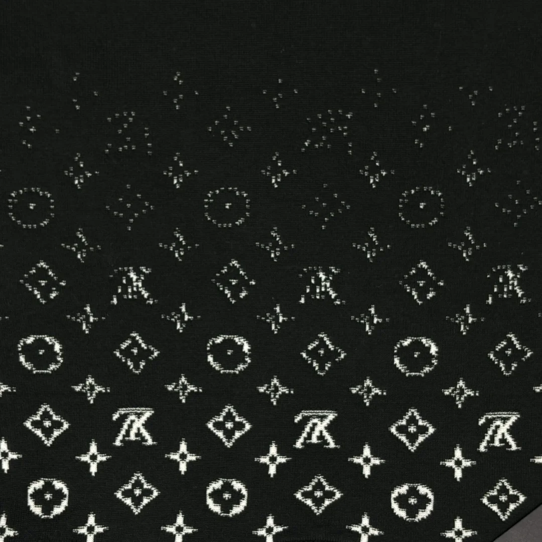 루이비통 그라데이션 코튼 크루넥 블랙