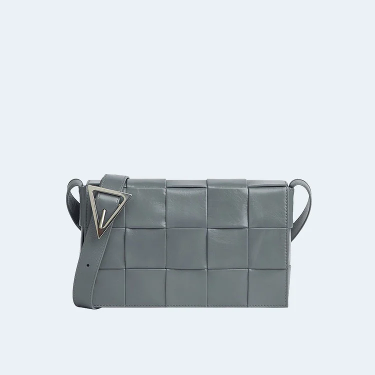 보테가 베네타 썬더 글로시 맥시 카세트백