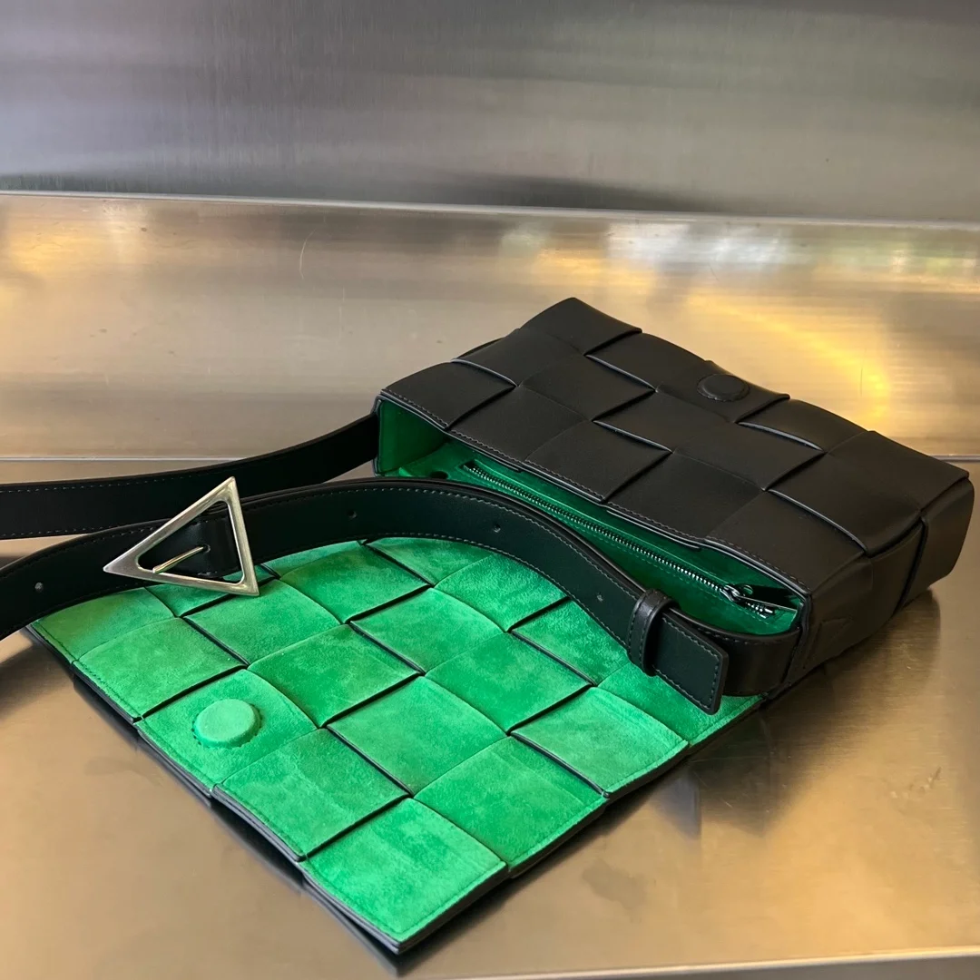 보테가 베네타 인트레치아토 카세트백 스웨이드