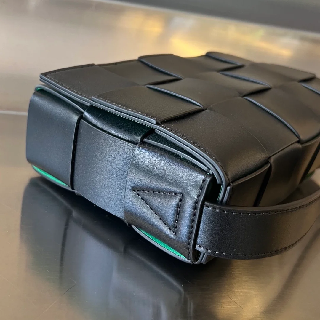 보테가 베네타 인트레치아토 카세트백 스웨이드