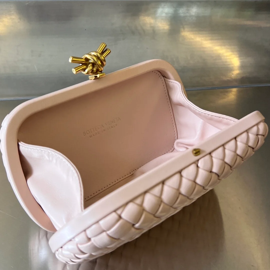 보테가 베네타 놋 클러치 핑크