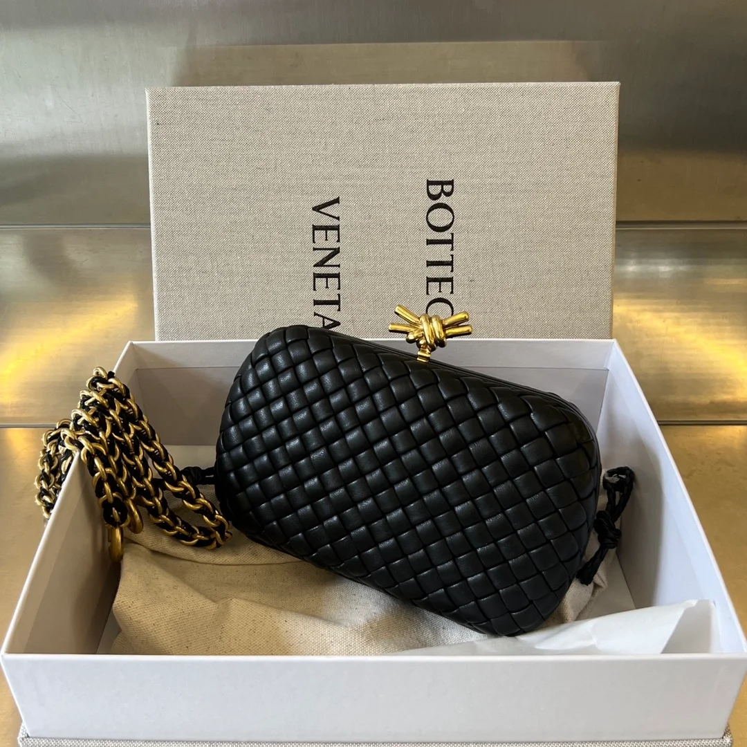 보테가 베네타 놋 체인 클러치백 (2color)