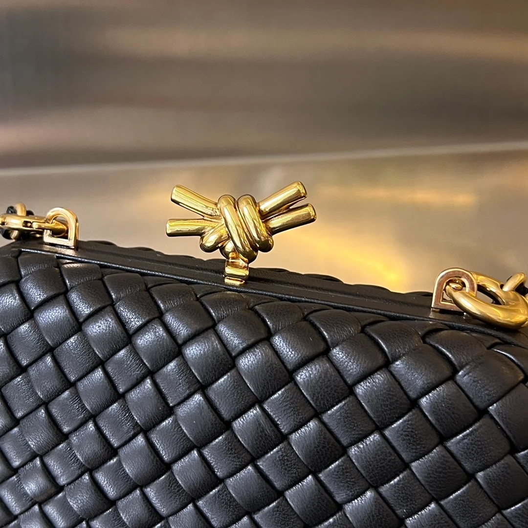 보테가 베네타 놋 체인 클러치백 (2color)