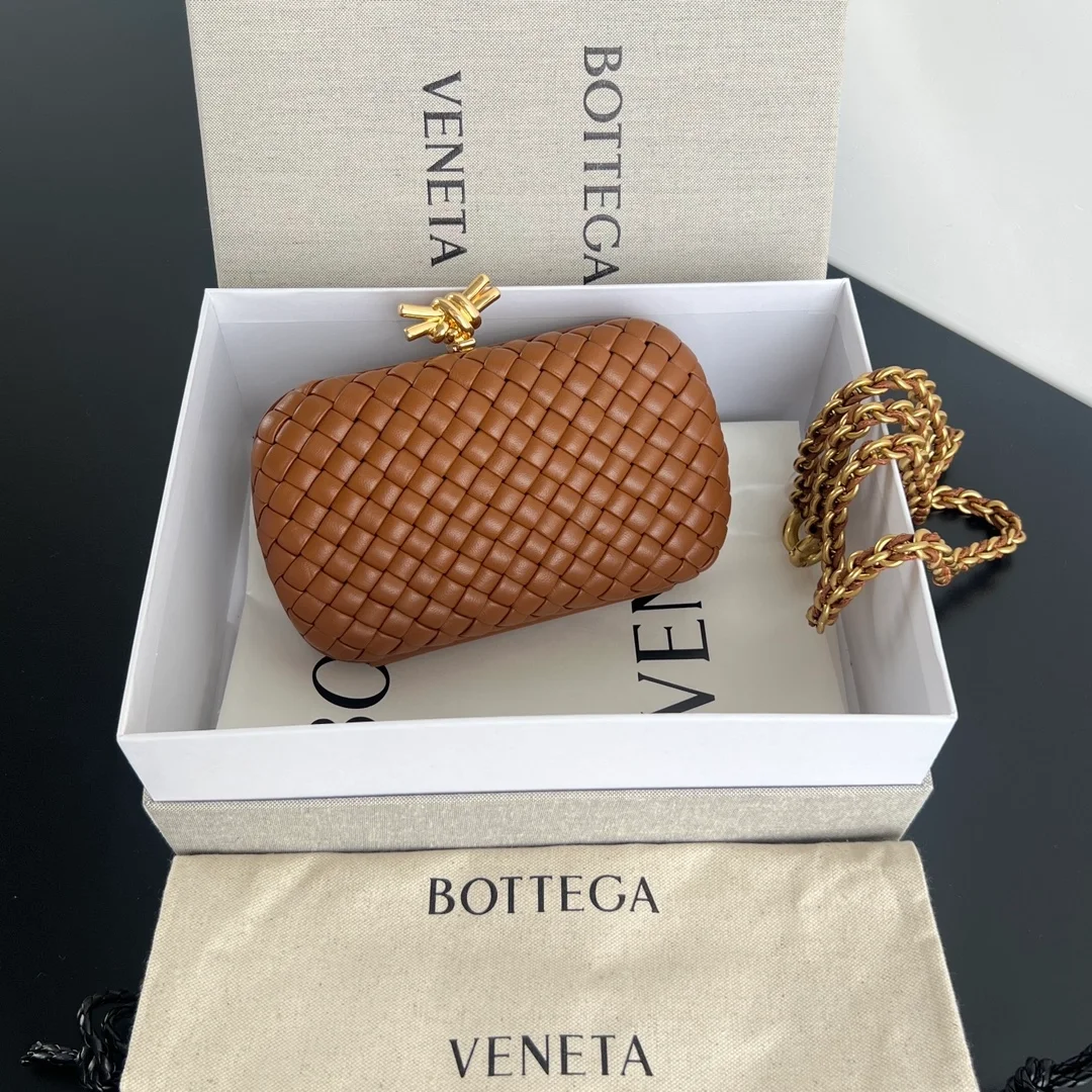 보테가 베네타 놋 체인 클러치백 (2color)