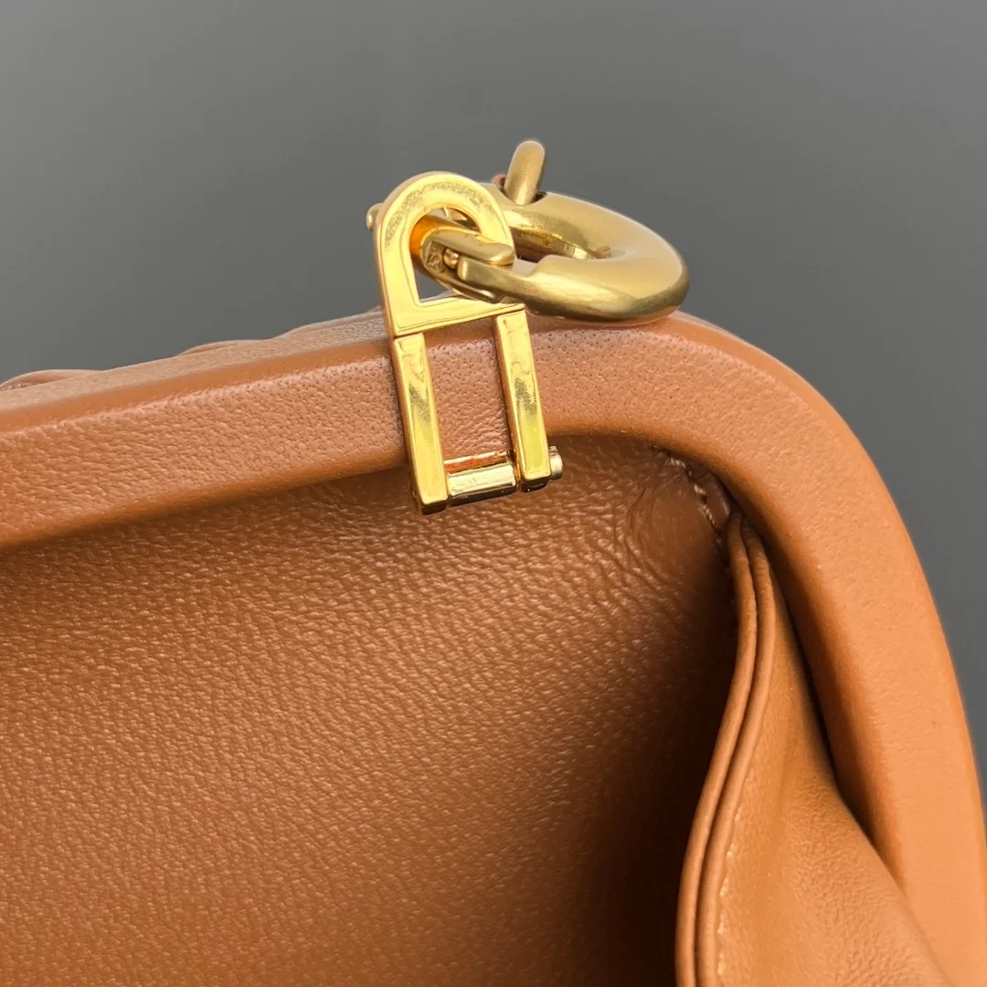 보테가 베네타 놋 체인 클러치백 (2color)