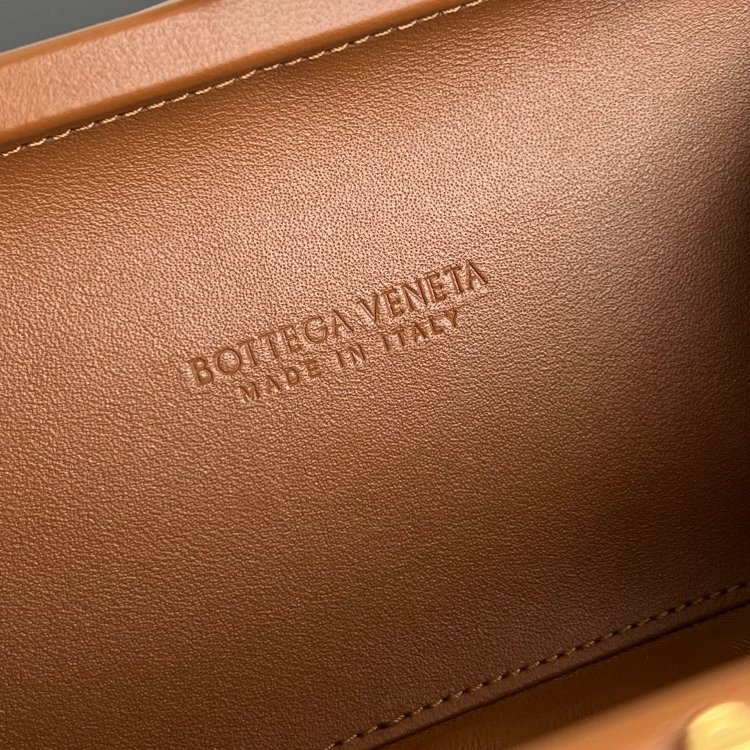 보테가 베네타 놋 체인 클러치백 (2color)