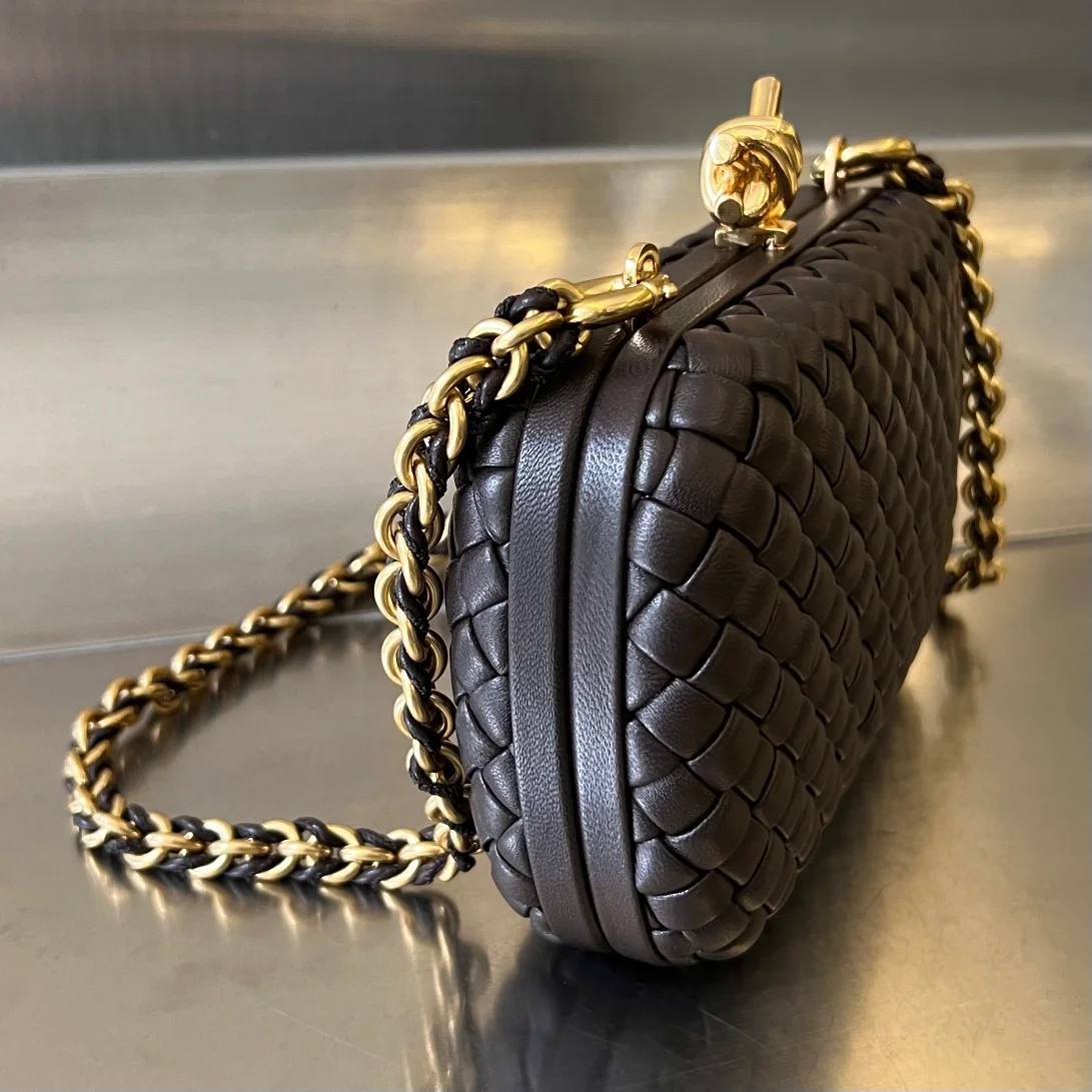 보테가 베네타 놋 체인 클러치백 (2color)