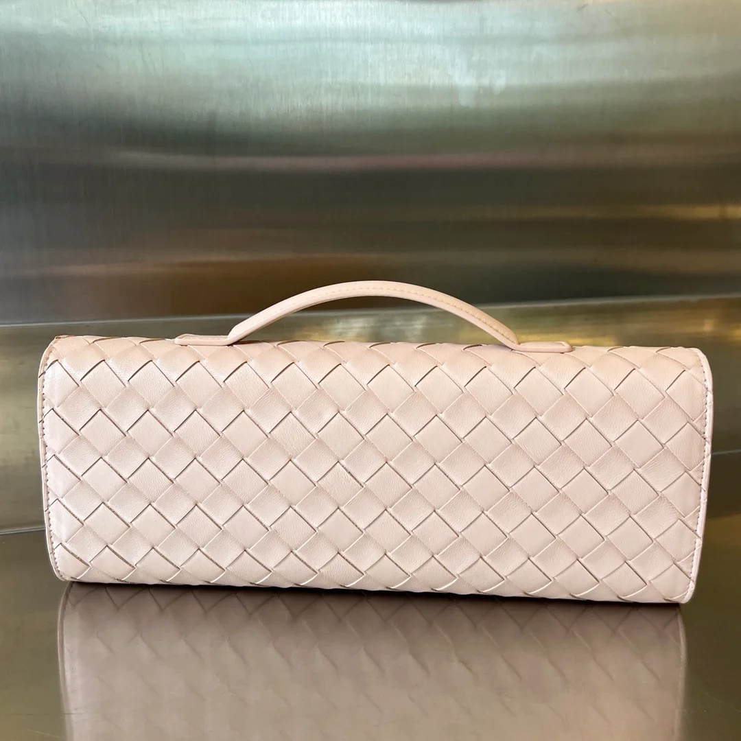 보테가 베네타 놋 롱 핸들 클러치 핑크