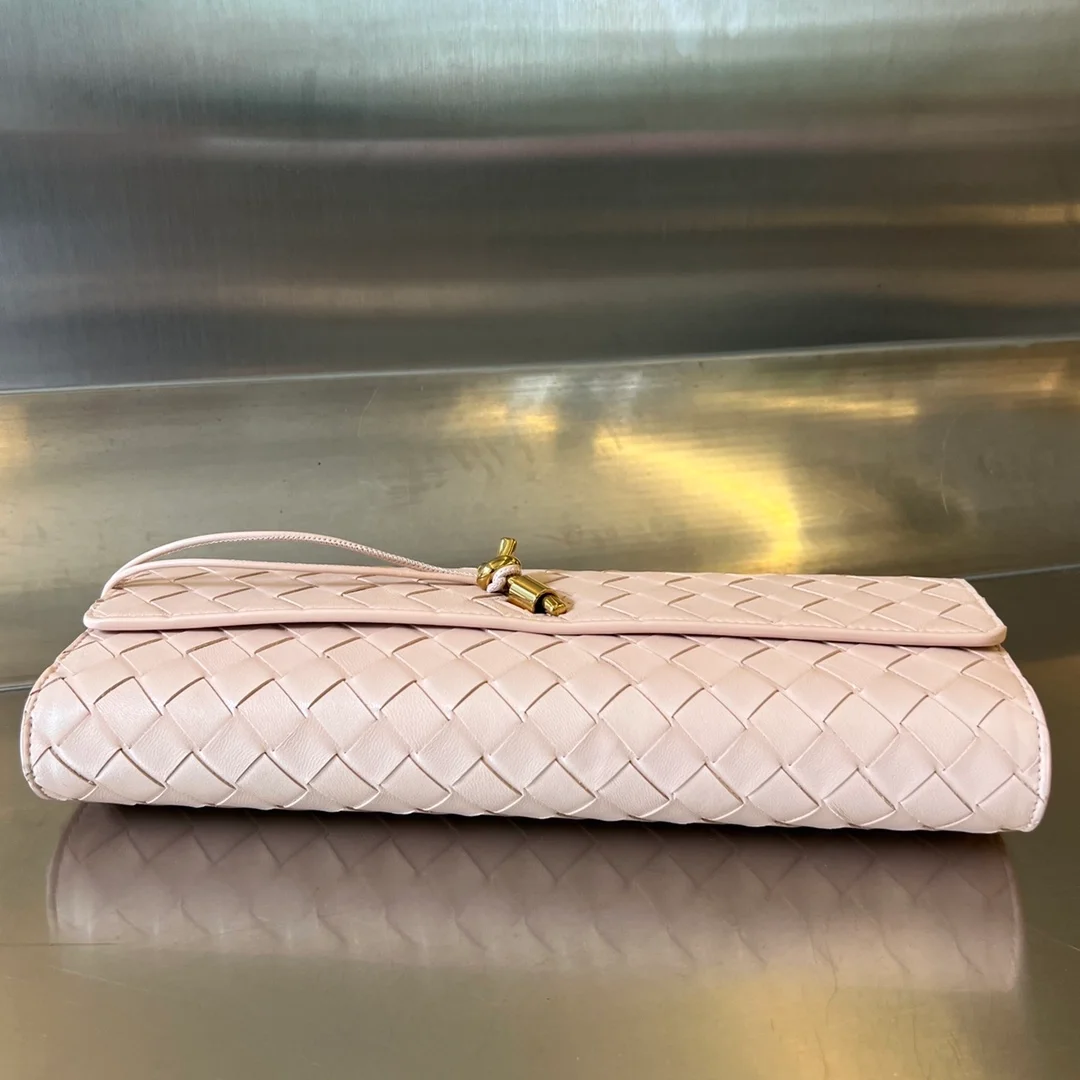 보테가 베네타 놋 롱 핸들 클러치 핑크