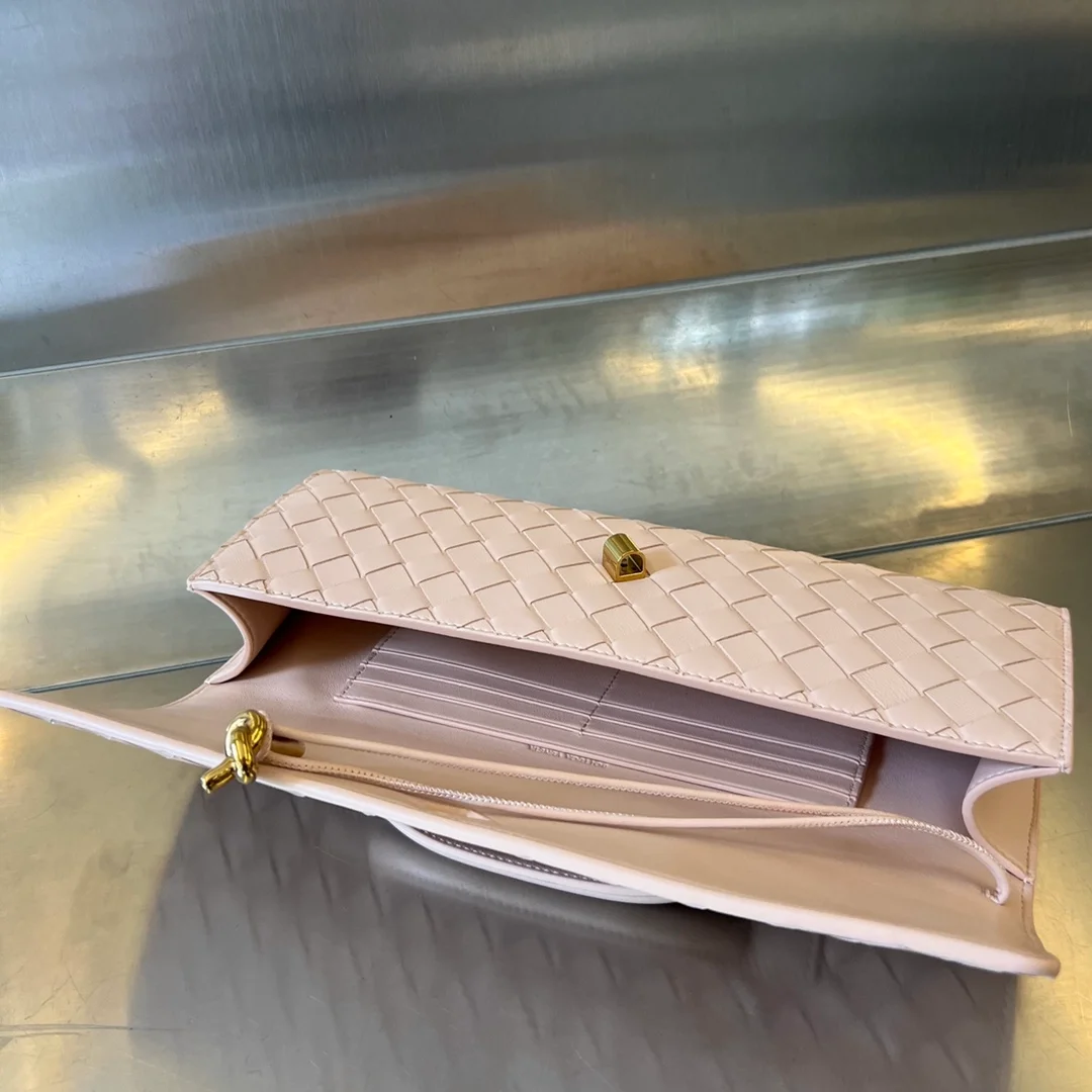 보테가 베네타 놋 롱 핸들 클러치 핑크