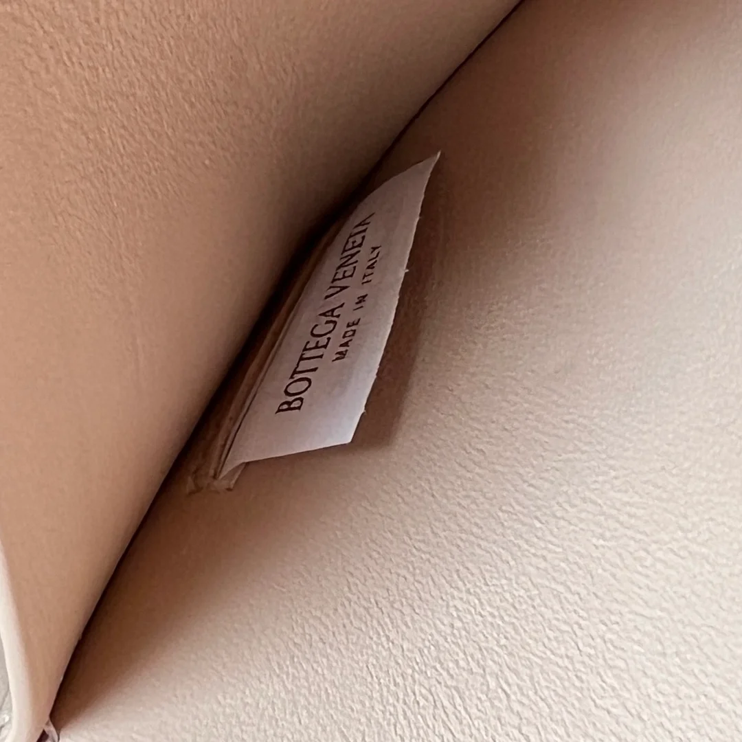 보테가 베네타 놋 롱 핸들 클러치 핑크