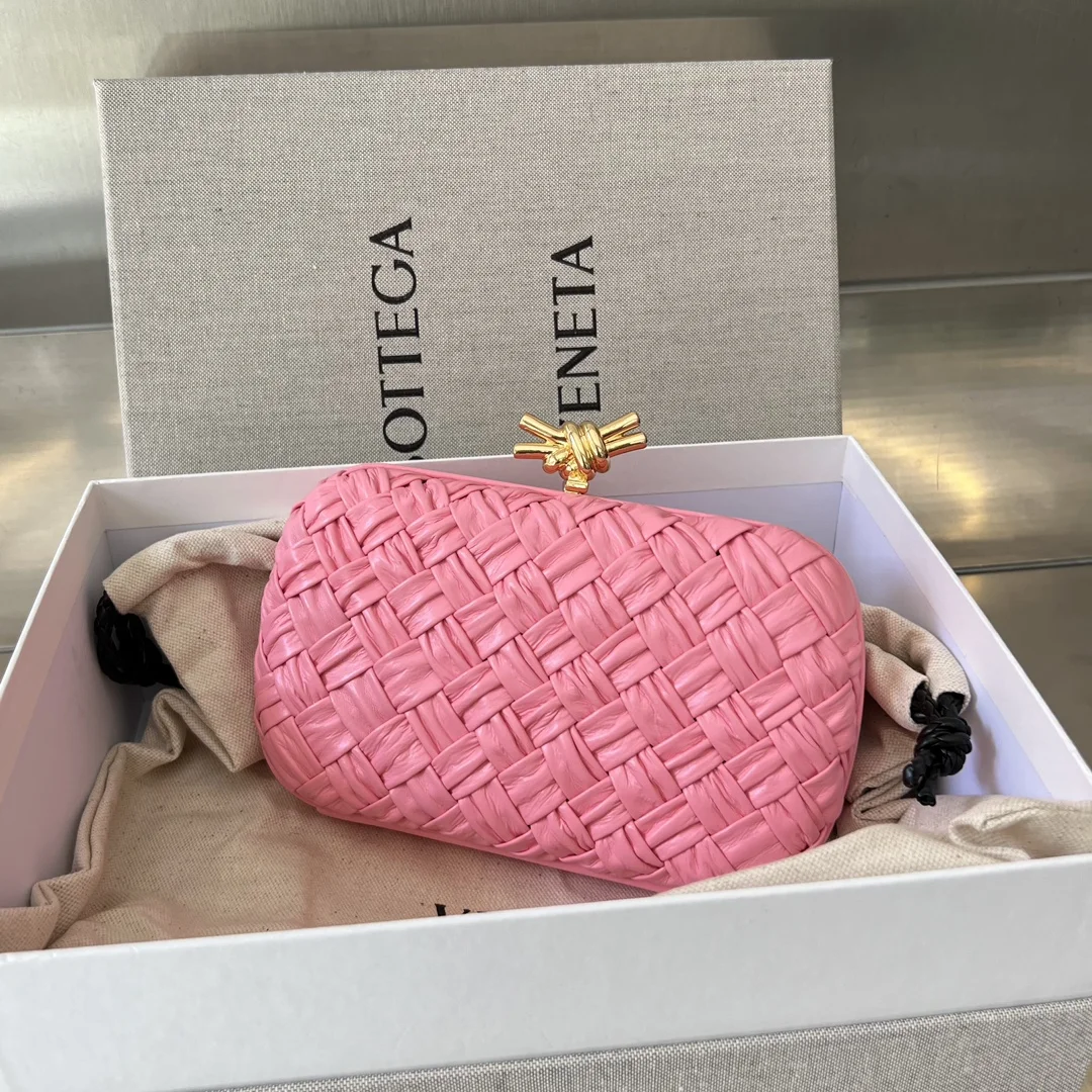 보테가 베네타 미노디에르 놋 클러치 (3color)