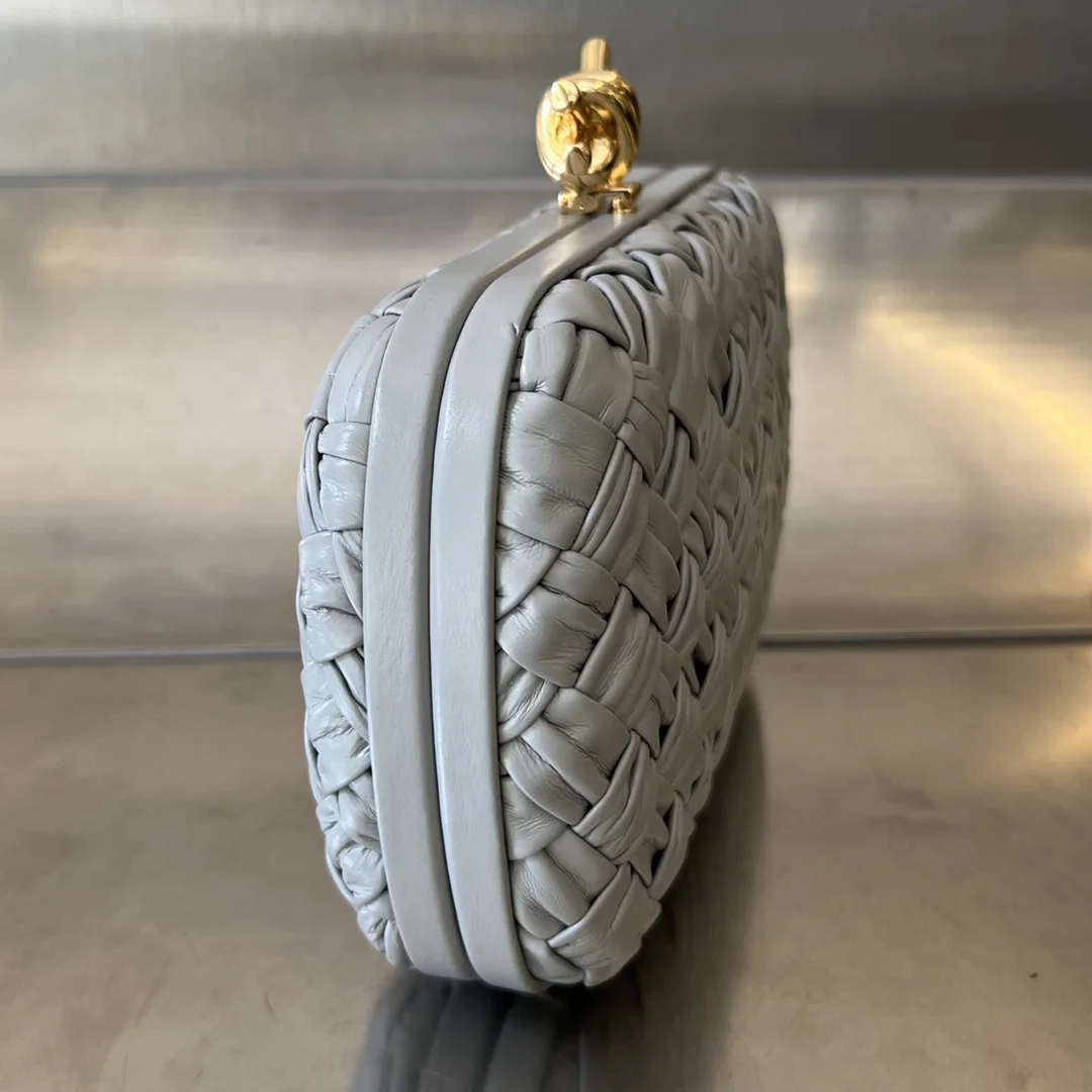 보테가 베네타 미노디에르 놋 클러치 (3color)