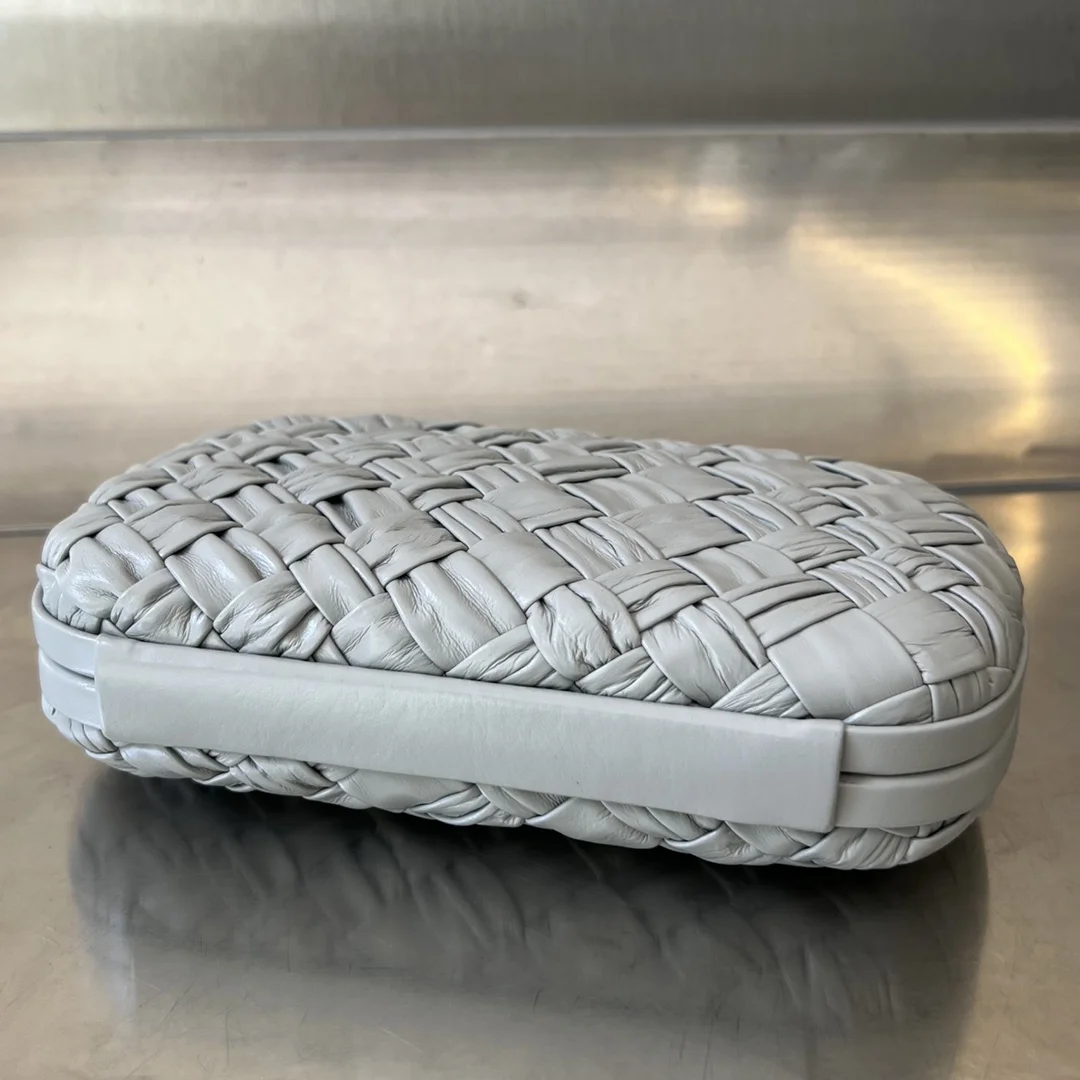 보테가 베네타 미노디에르 놋 클러치 (3color)