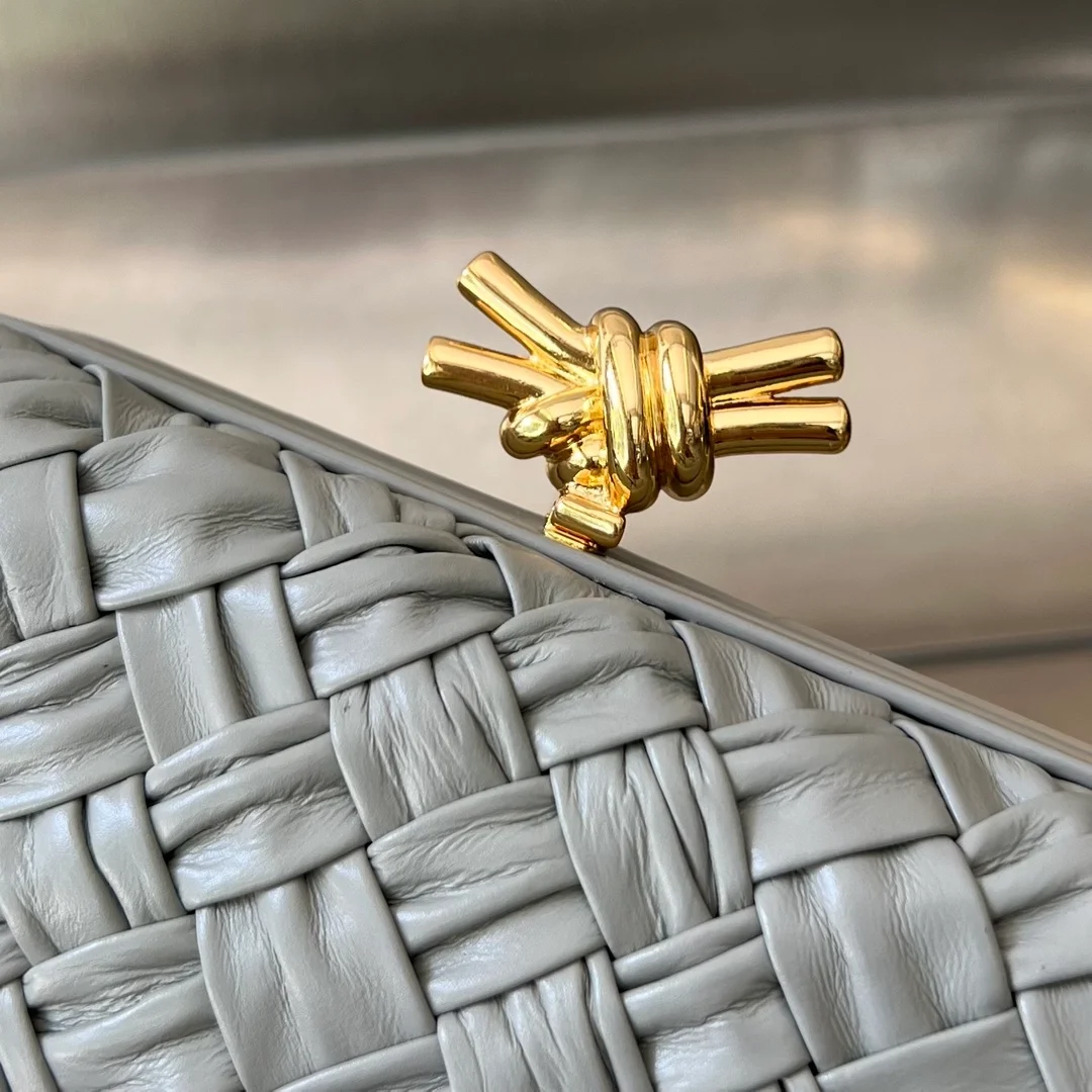 보테가 베네타 미노디에르 놋 클러치 (3color)