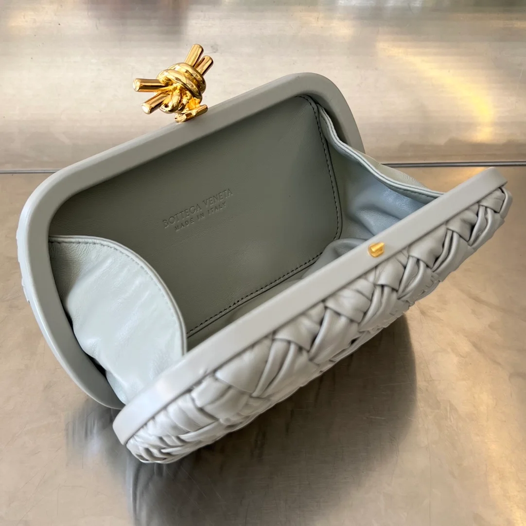 보테가 베네타 미노디에르 놋 클러치 (3color)