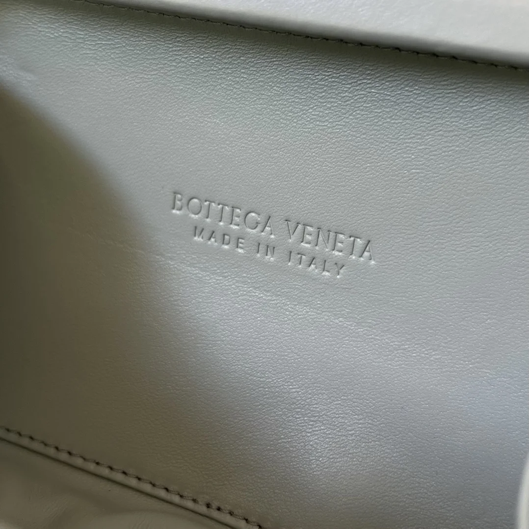 보테가 베네타 미노디에르 놋 클러치 (3color)