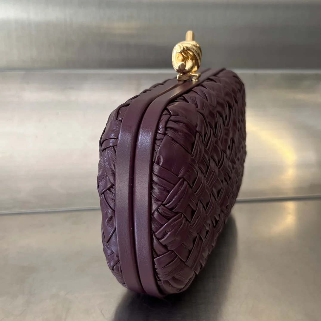 보테가 베네타 미노디에르 놋 클러치 (3color)