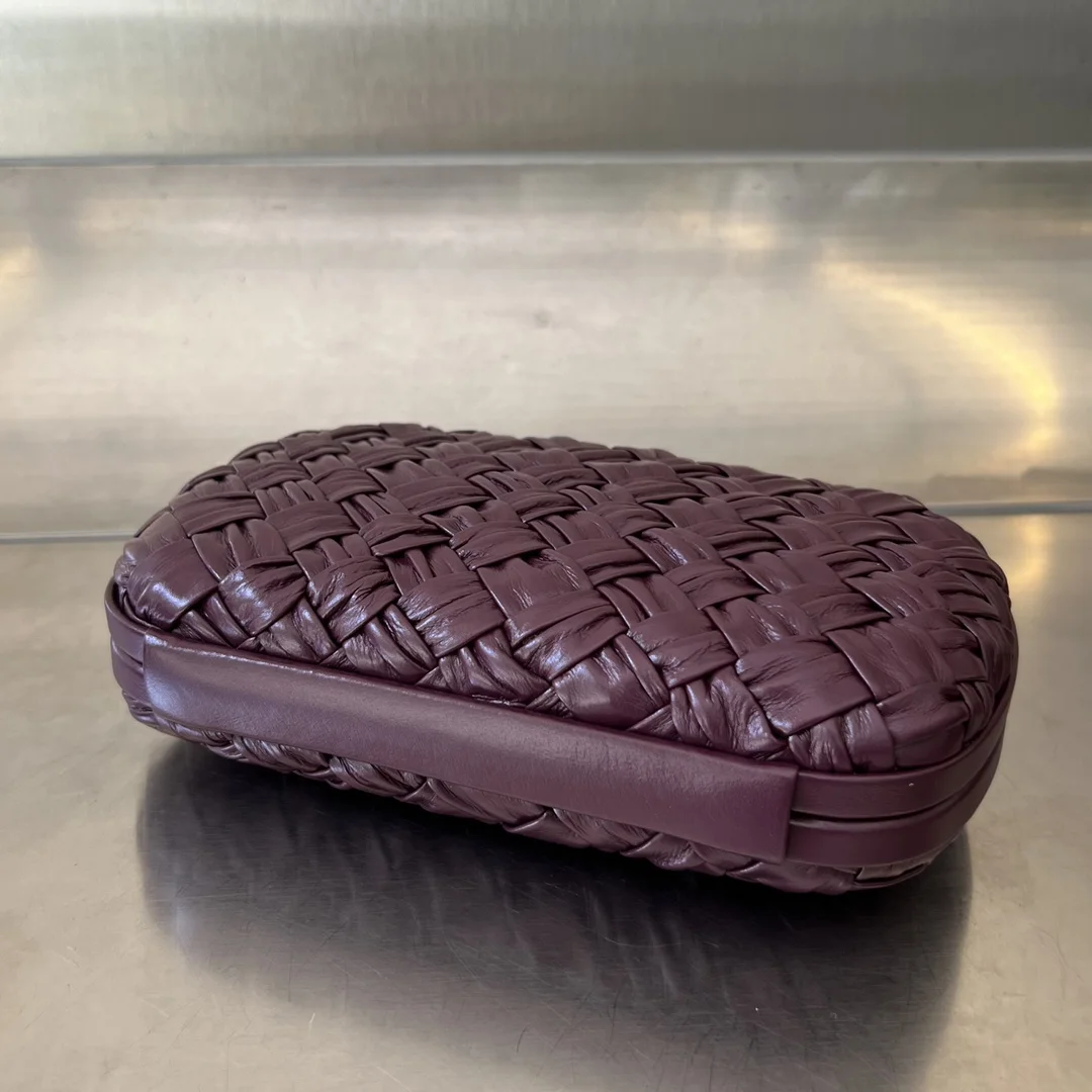 보테가 베네타 미노디에르 놋 클러치 (3color)