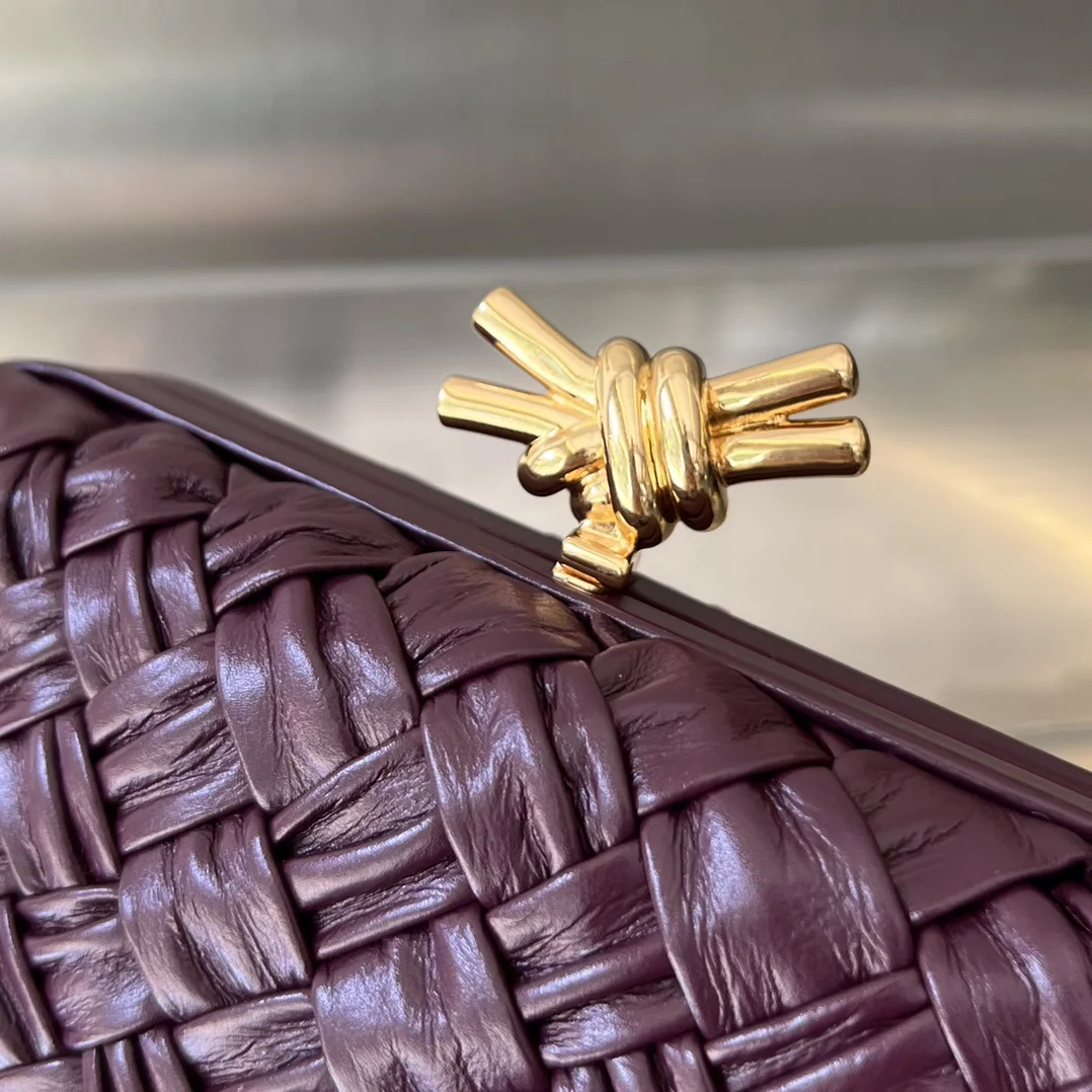 보테가 베네타 미노디에르 놋 클러치 (3color)