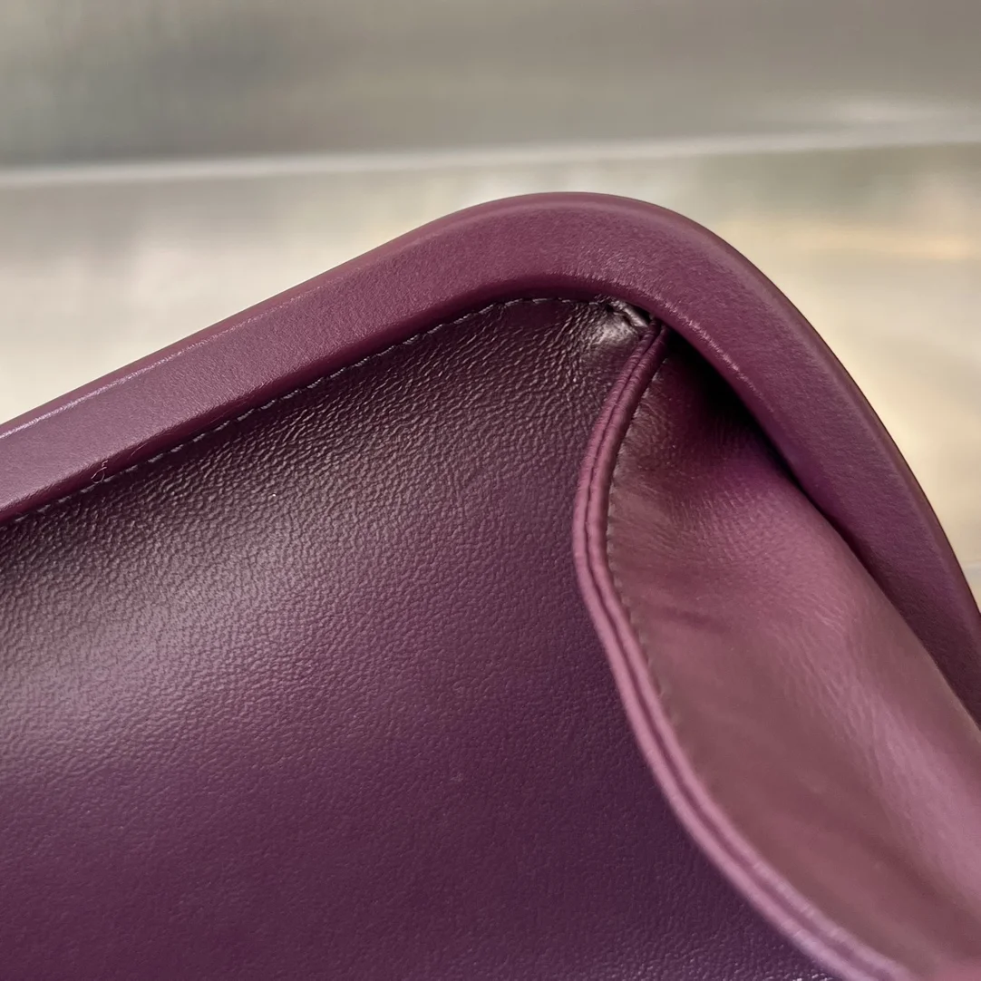 보테가 베네타 미노디에르 놋 클러치 (3color)