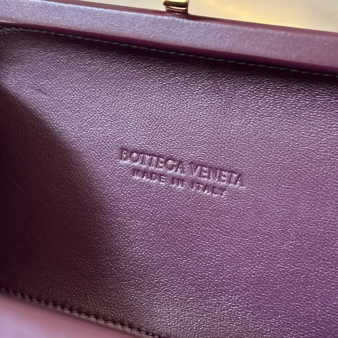 보테가 베네타 미노디에르 놋 클러치 (3color)