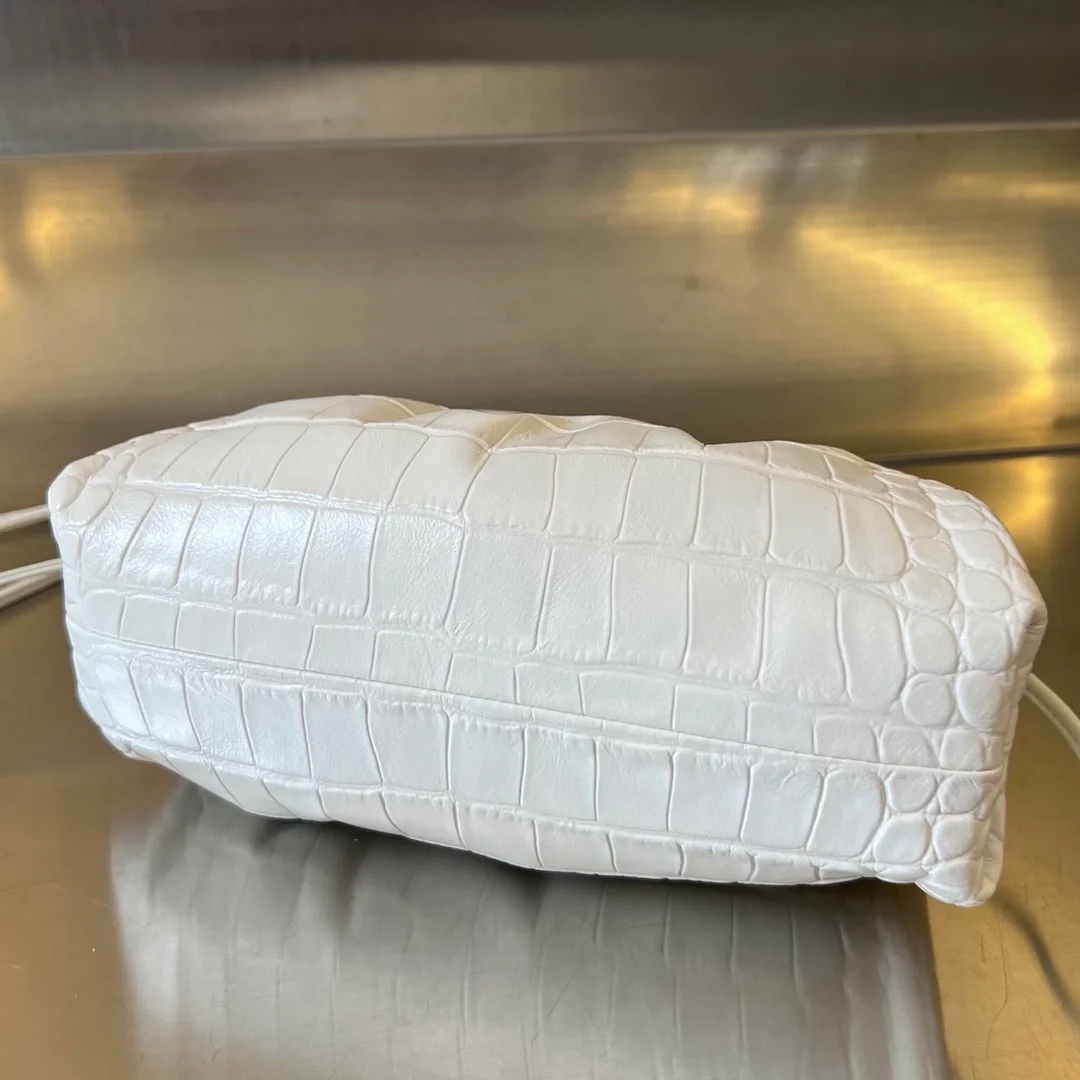 보테가 베네타 크로커다일 미니 파우치 (2color)