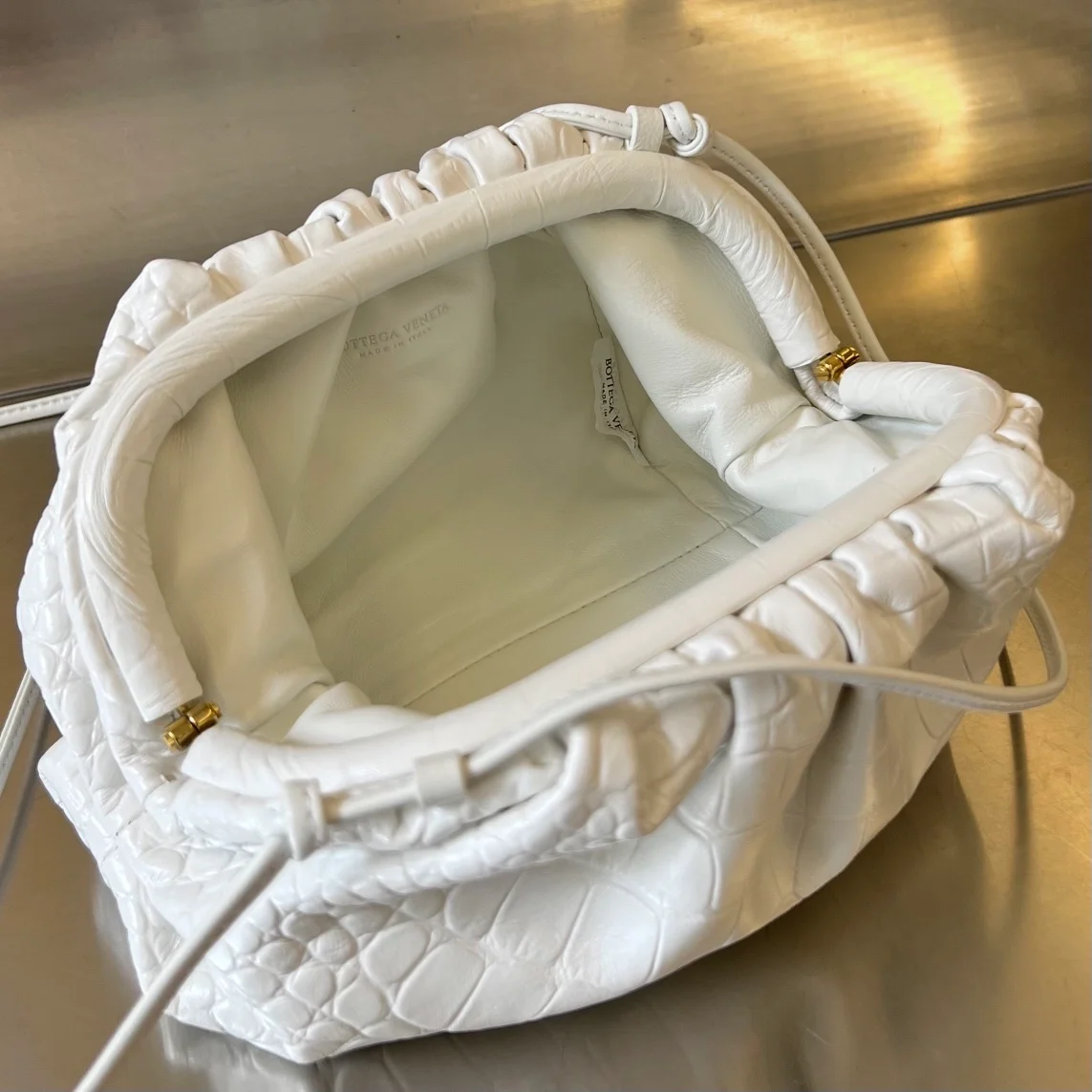 보테가 베네타 크로커다일 미니 파우치 (2color)