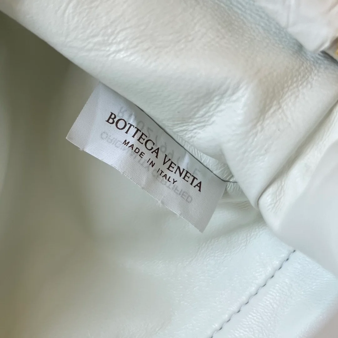 보테가 베네타 크로커다일 미니 파우치 (2color)