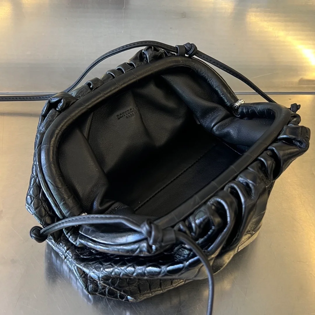 보테가 베네타 크로커다일 미니 파우치 (2color)