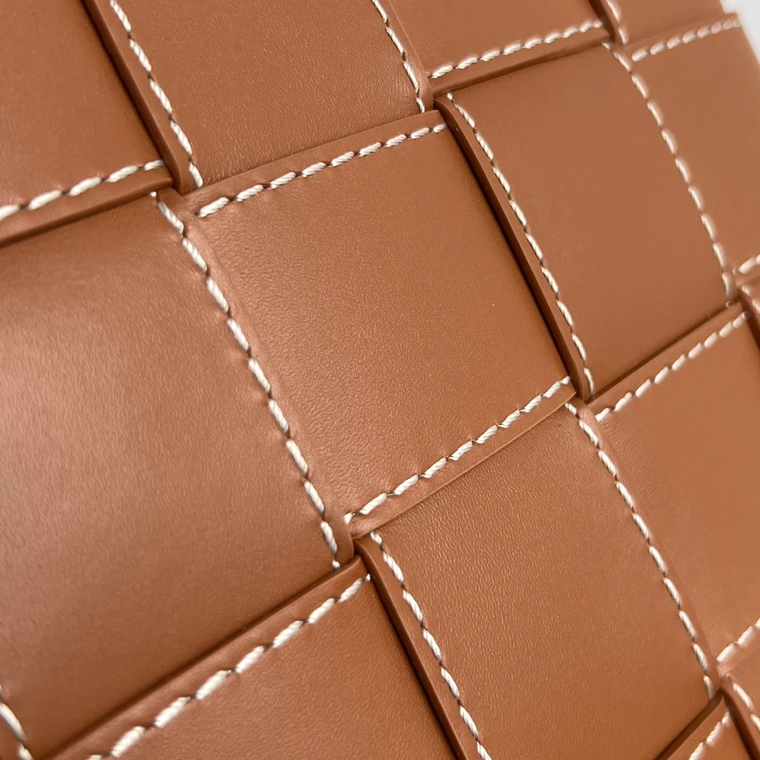 보테가 베네타 라지 카세트 파우치 (2color)