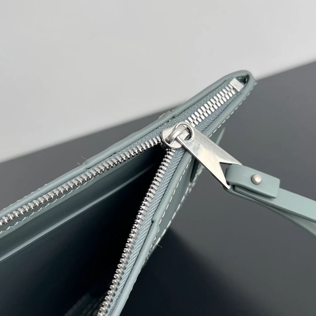 보테가 베네타 라지 카세트 파우치 (2color)