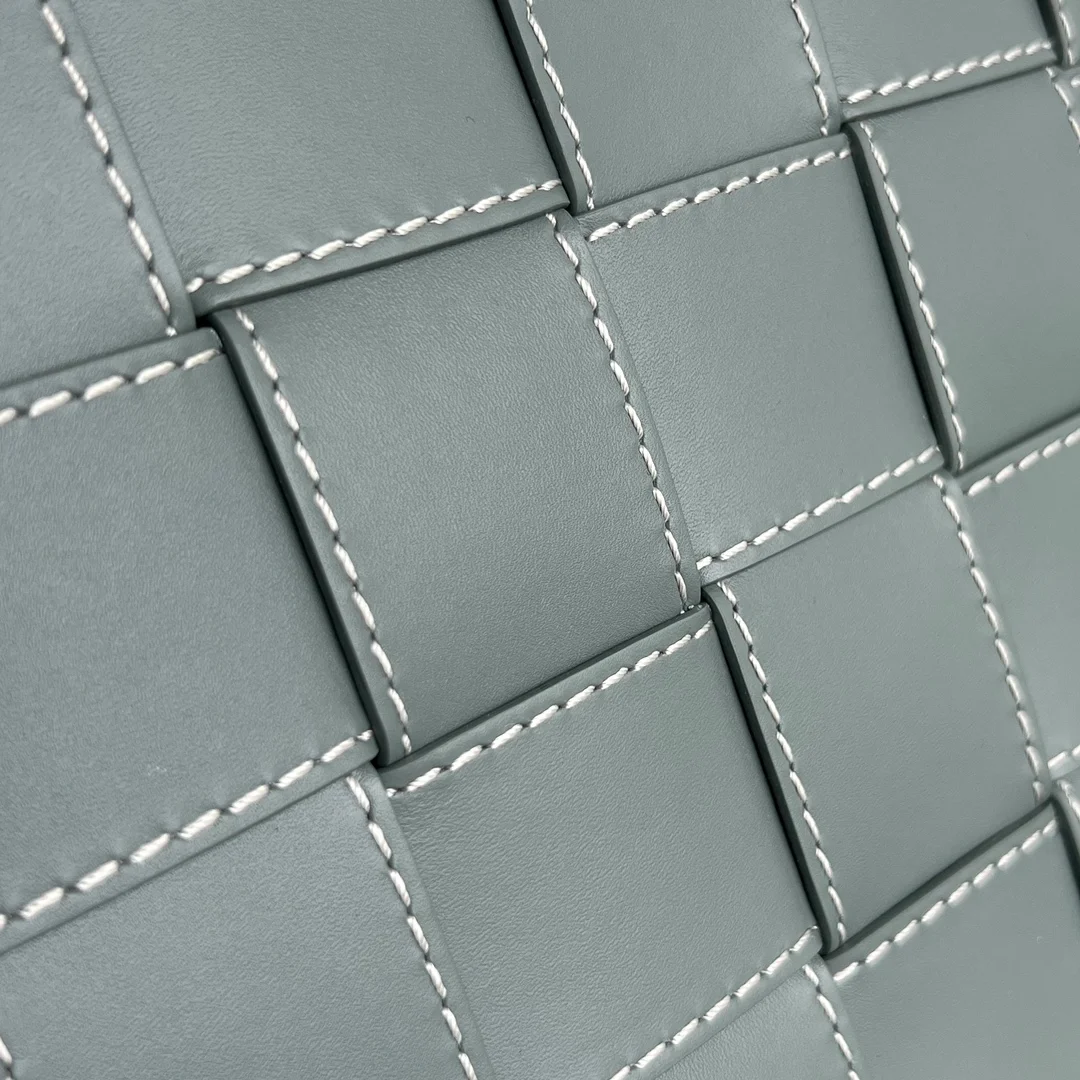 보테가 베네타 라지 카세트 파우치 (2color)