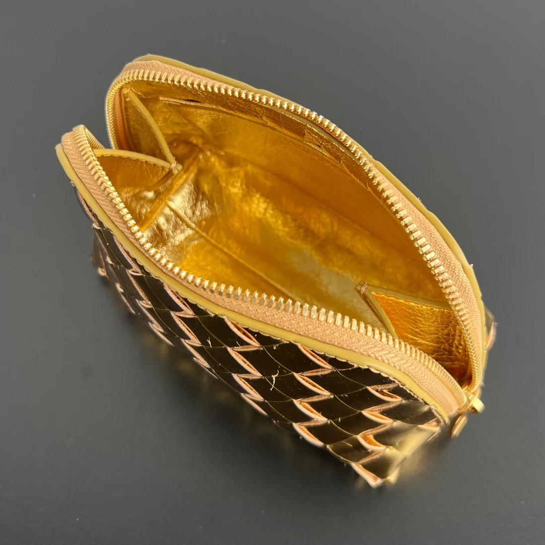 보테가 베네타 인트레치아토 메탈 뷰티 파우치 (2color)