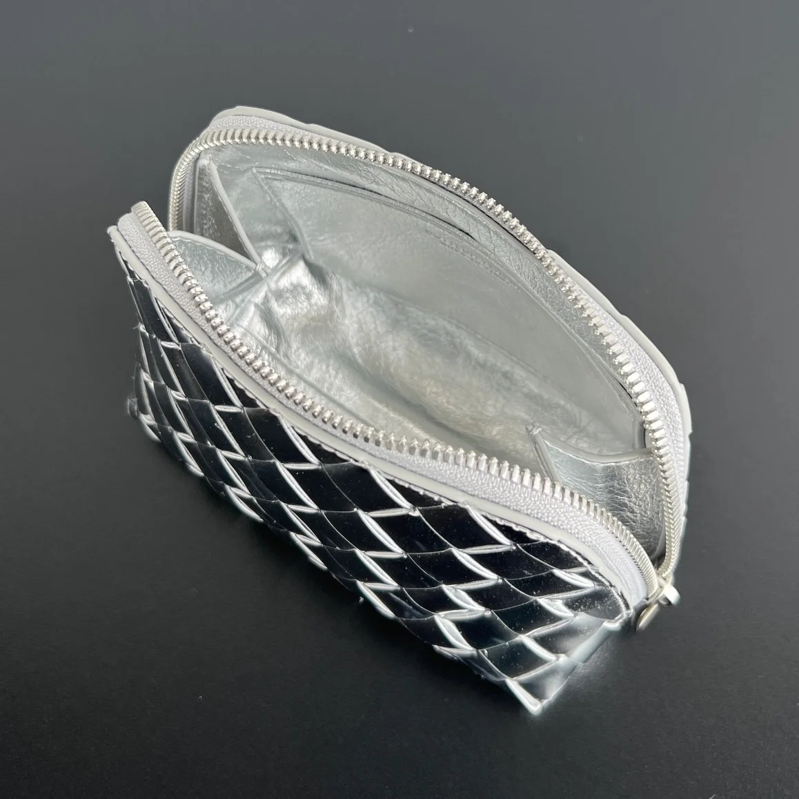 보테가 베네타 인트레치아토 메탈 뷰티 파우치 (2color)