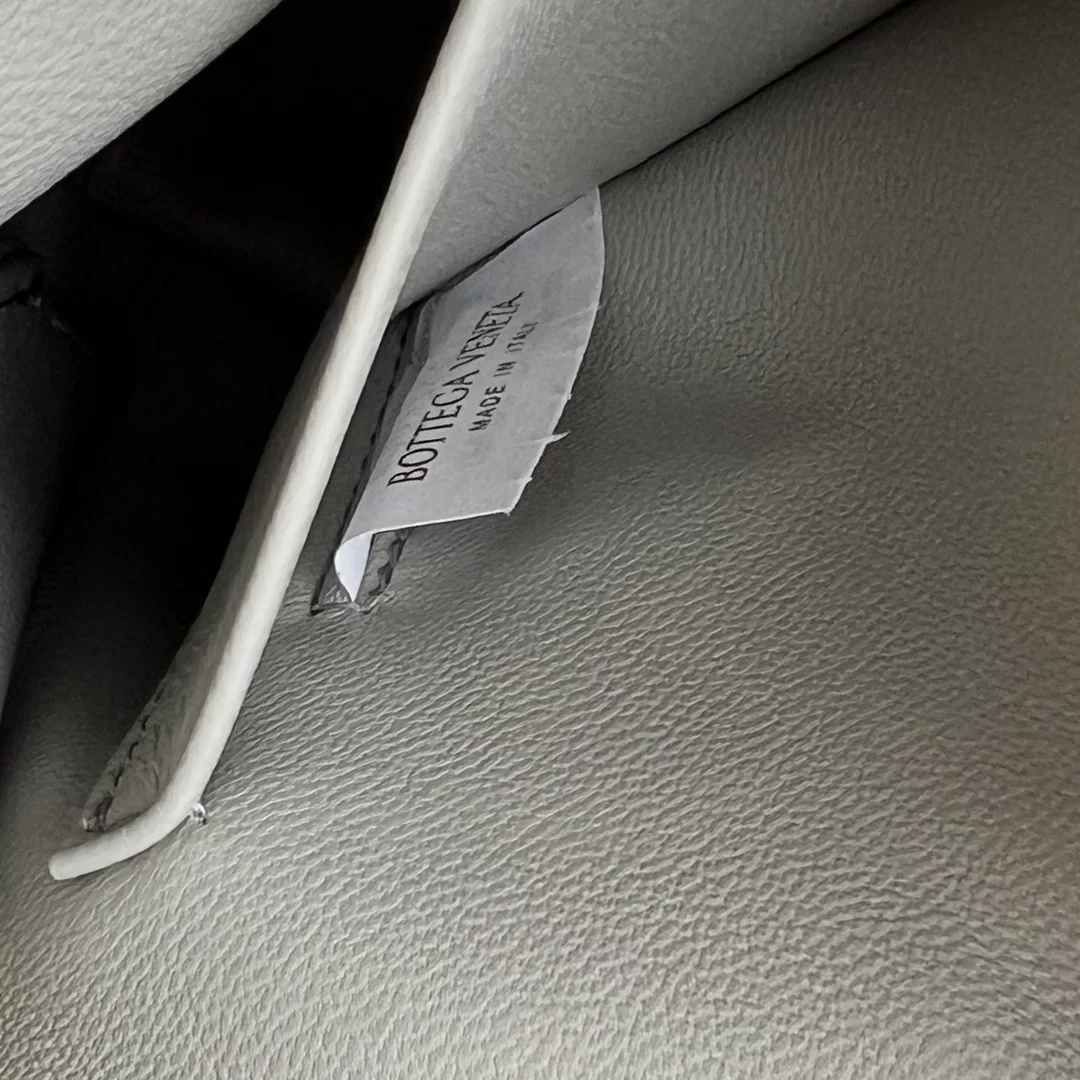 보테가 베네타 인트레치아토 뷰티 파우치 (2color)