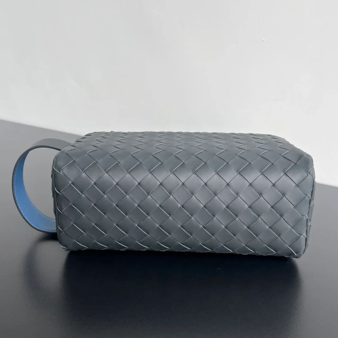 보테가 베네타 인트레치아토 투톤 여행용 파우치
