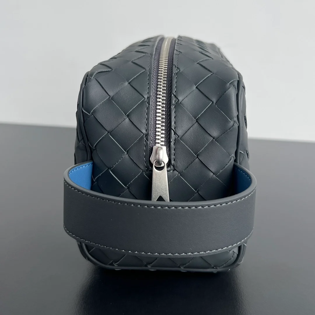 보테가 베네타 인트레치아토 투톤 여행용 파우치