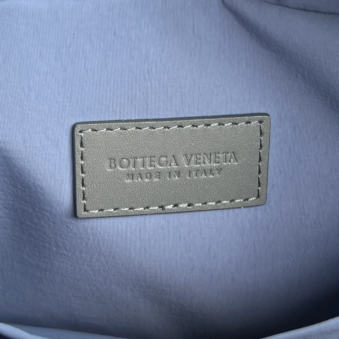 보테가 베네타 인트레치아토 투톤 여행용 파우치