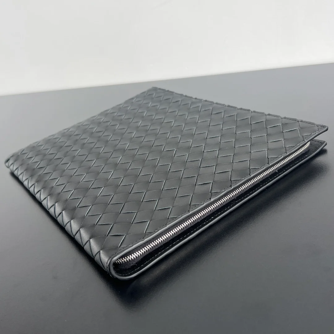 보테가 베네타 인트레치아토 투톤 하프 지퍼 파우치