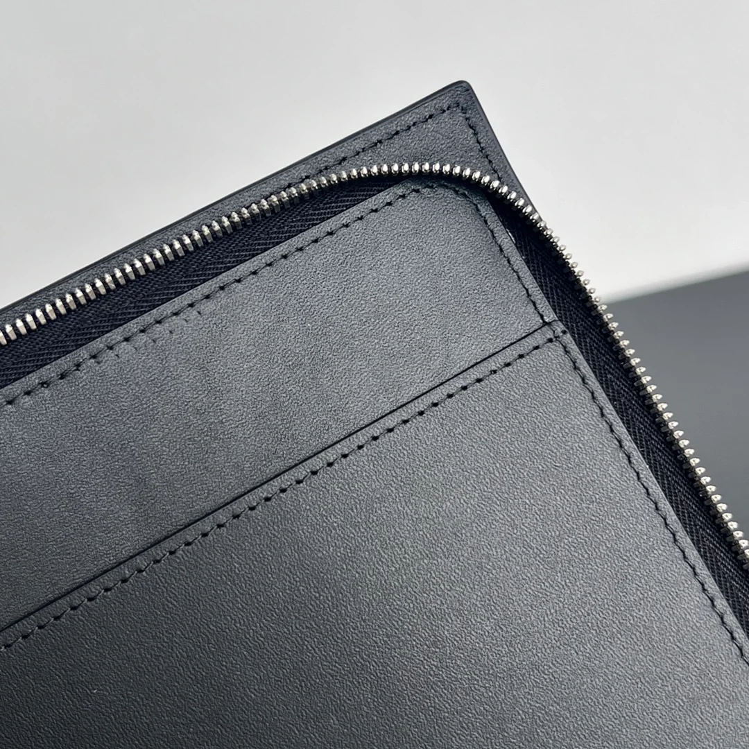 보테가 베네타 인트레치아토 투톤 하프 지퍼 파우치