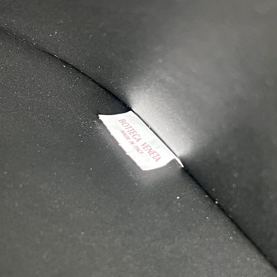 보테가 베네타 인트레치아토 투톤 하프 지퍼 파우치