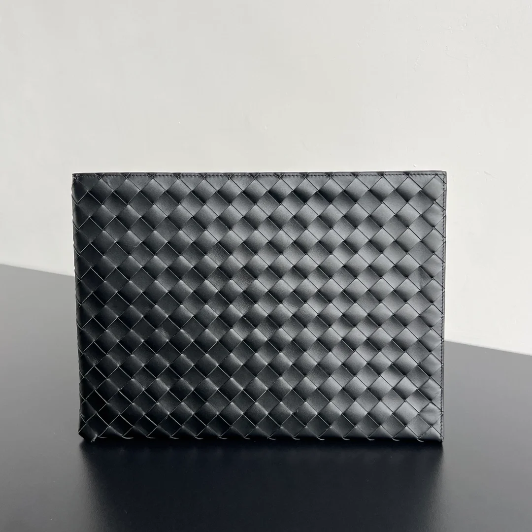 보테가 베네타 인트레치아토 투톤 하프 지퍼 파우치