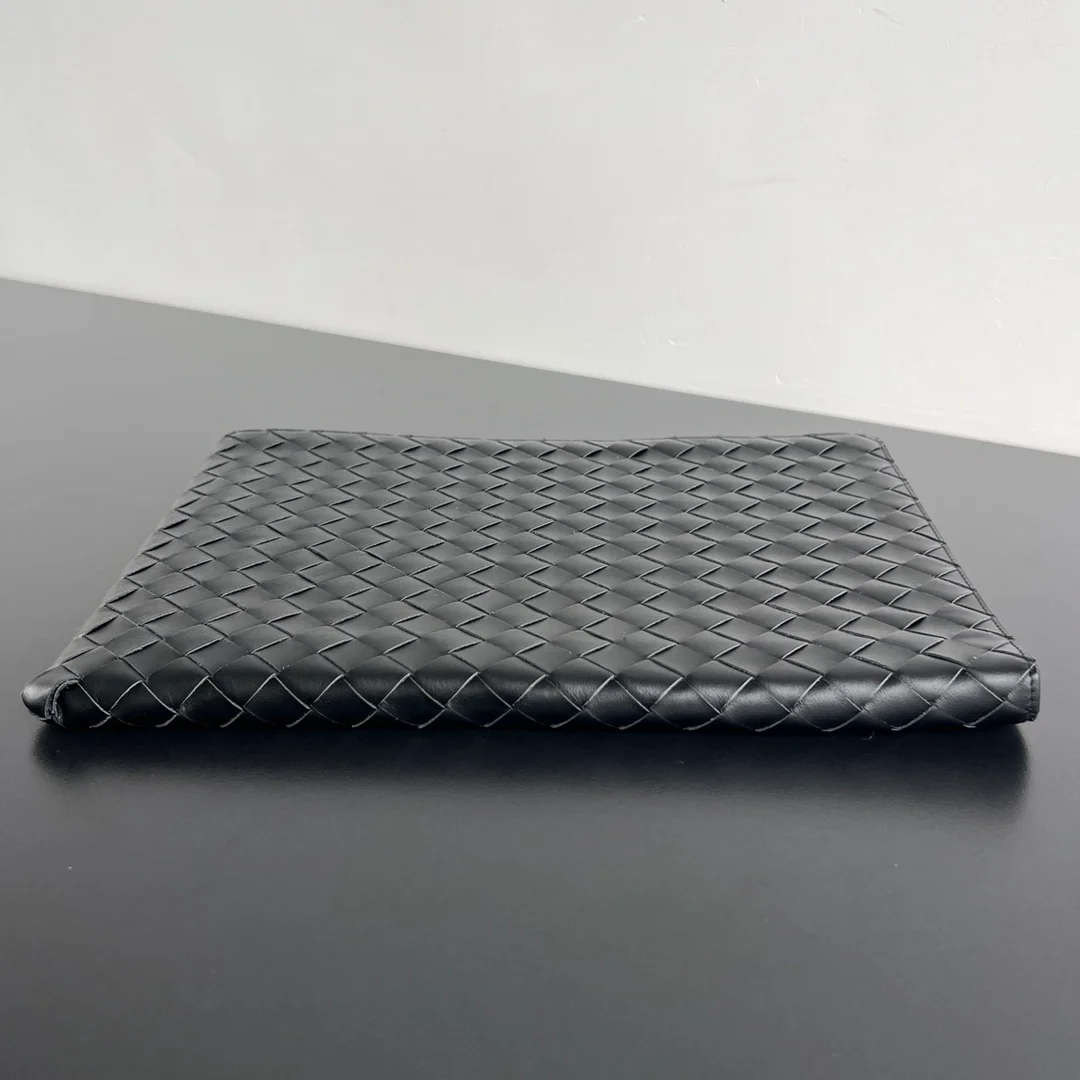 보테가 베네타 인트레치아토 투톤 하프 지퍼 파우치