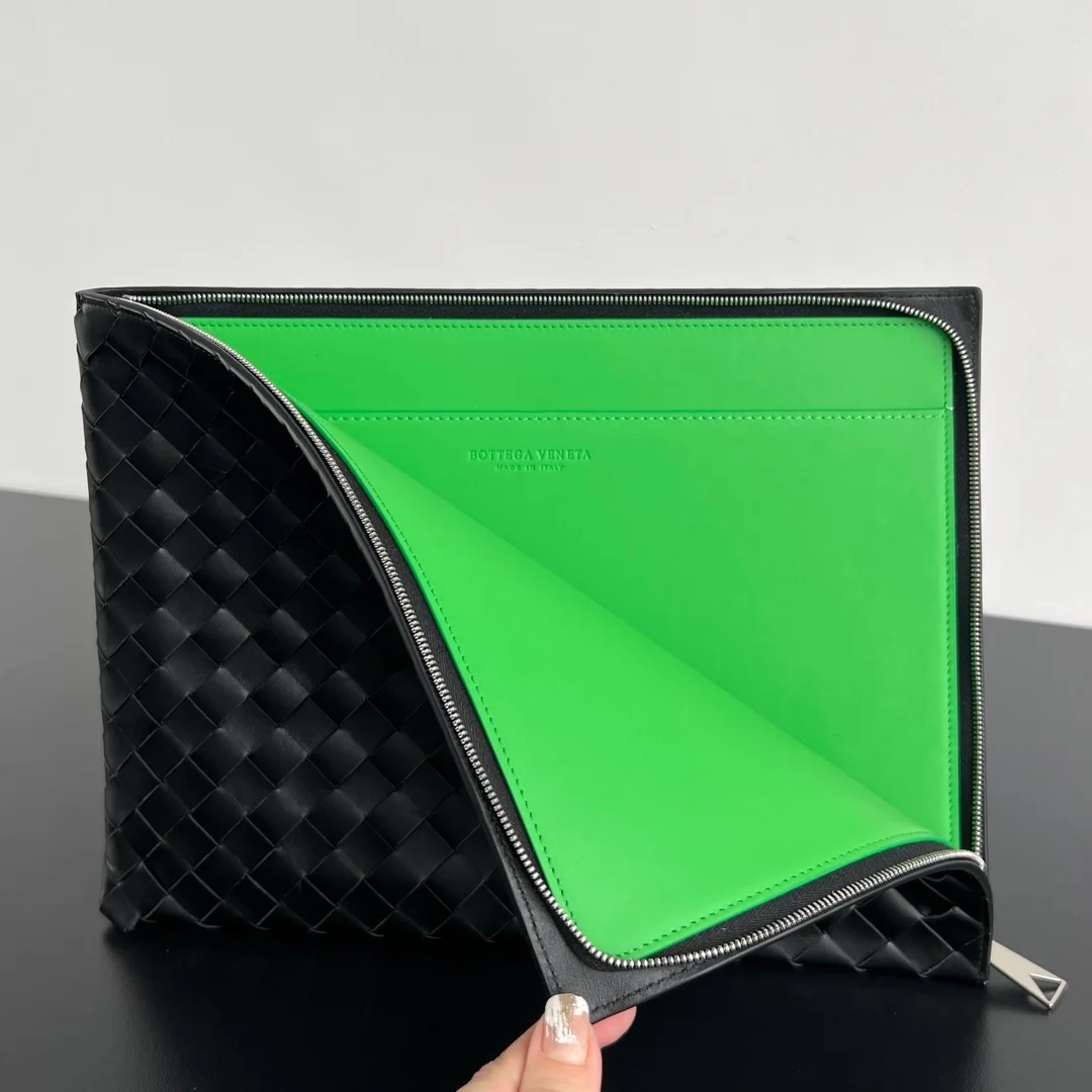 보테가 베네타 인트레치아토 투톤 하프 지퍼 파우치