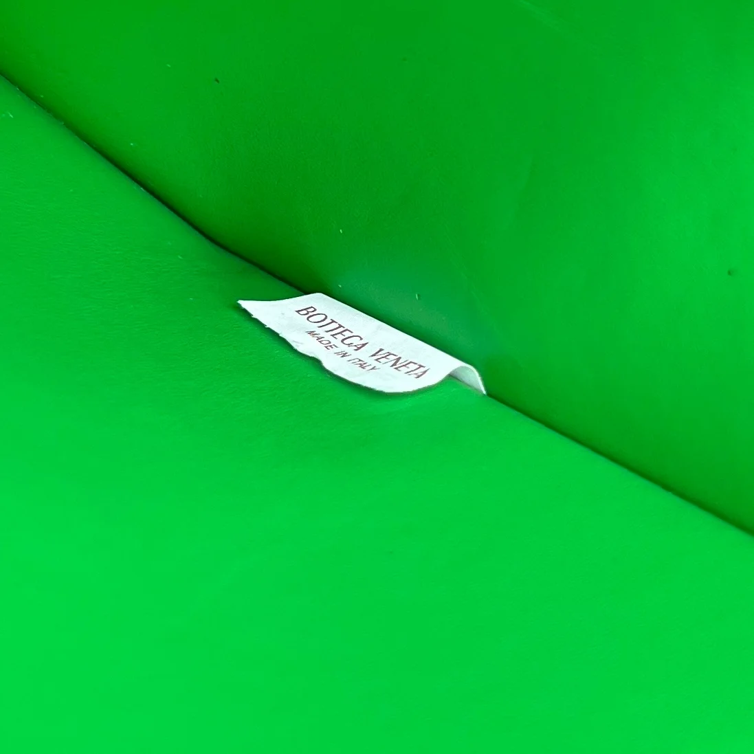 보테가 베네타 인트레치아토 투톤 하프 지퍼 파우치