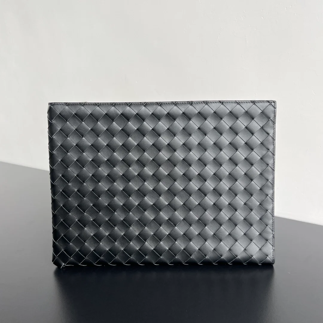 보테가 베네타 인트레치아토 투톤 하프 지퍼 파우치