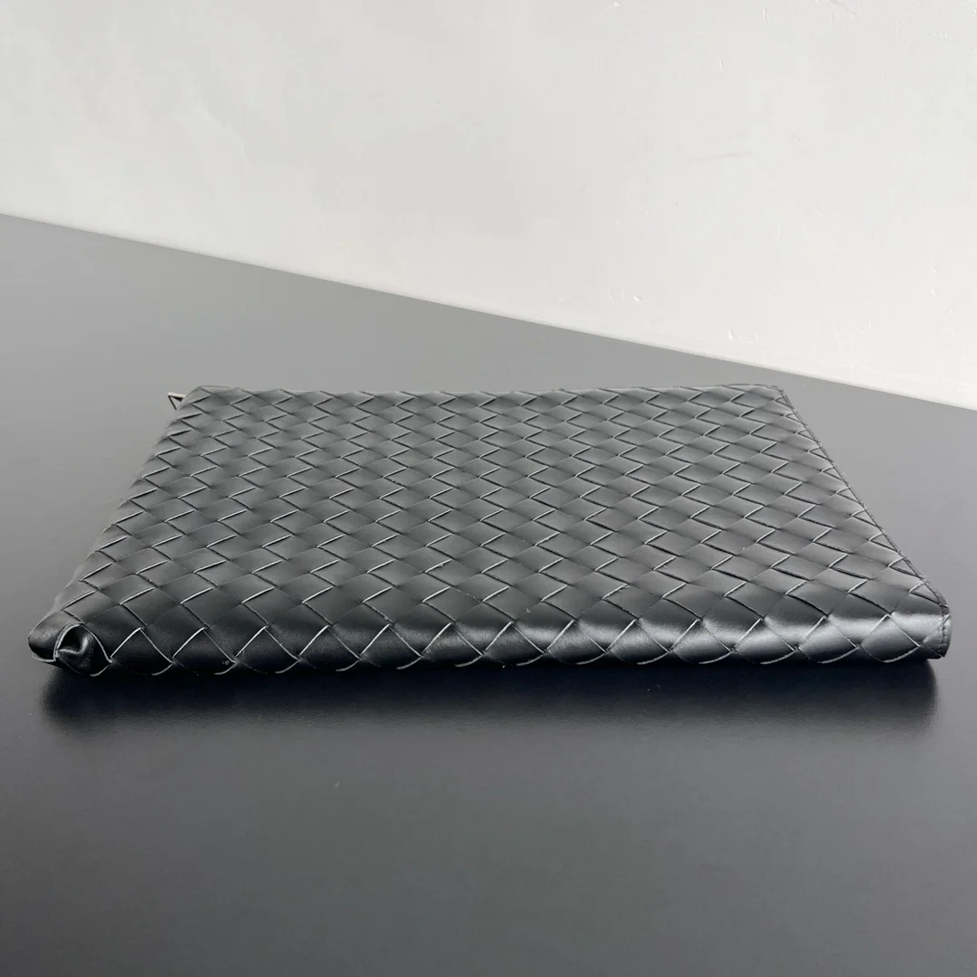 보테가 베네타 인트레치아토 투톤 하프 지퍼 파우치