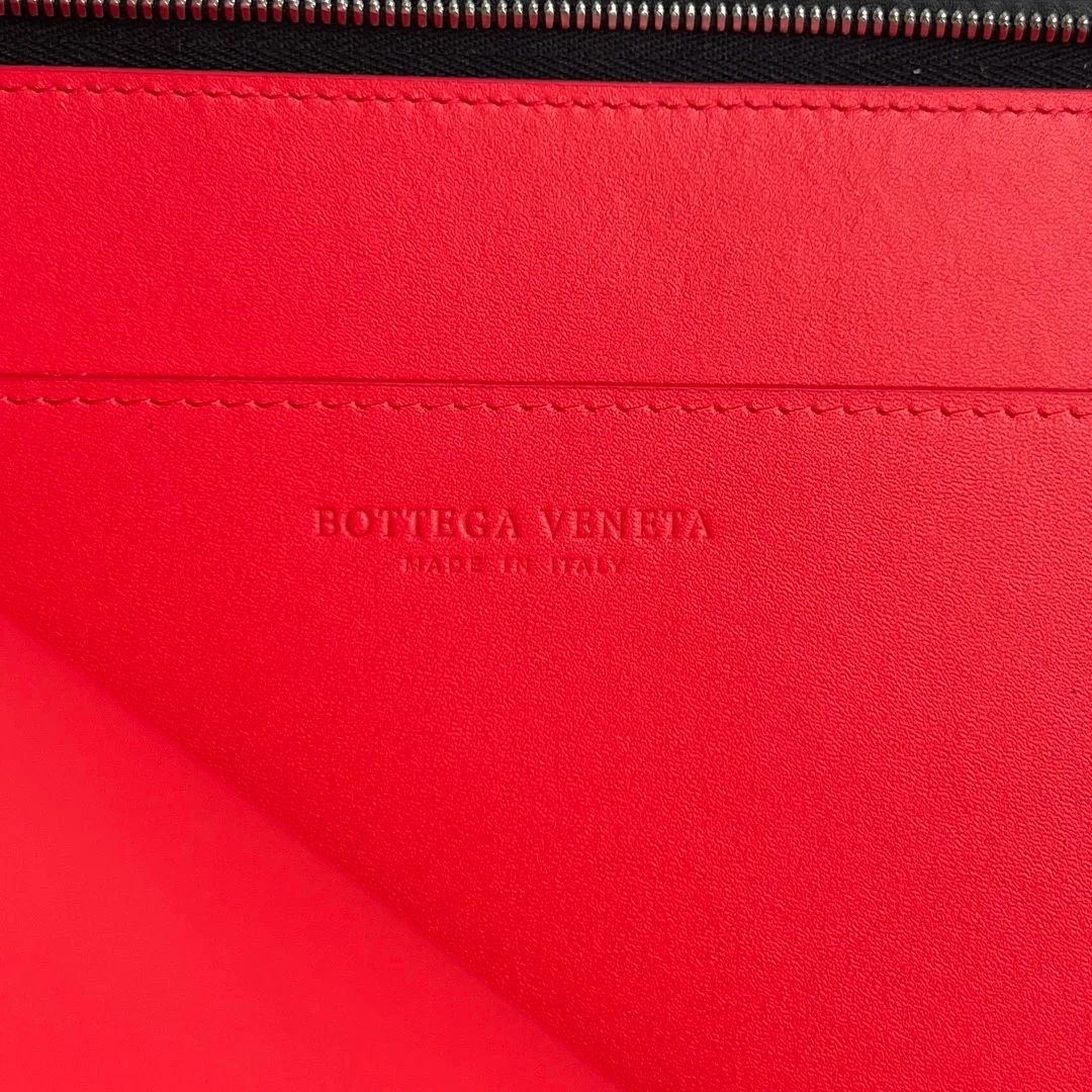 보테가 베네타 인트레치아토 투톤 하프 지퍼 파우치