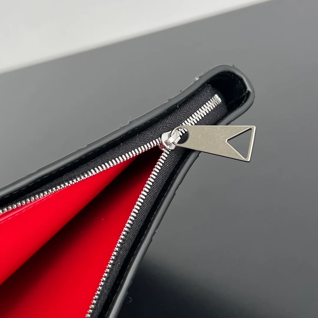 보테가 베네타 인트레치아토 투톤 하프 지퍼 파우치